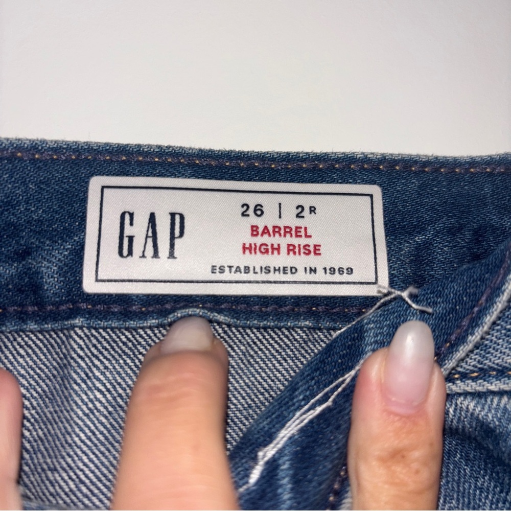 Gap Barrel High Rise Jean, Medium Indigo, Size 26 (2R) - Picture 5 of 5